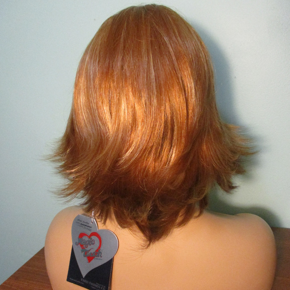 8" two tone blonde flip WIG by MAGIC TOUCH - Picture 3 of 8